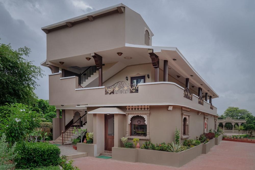 Araliayas Resort & Spa Udaipur Exterior photo