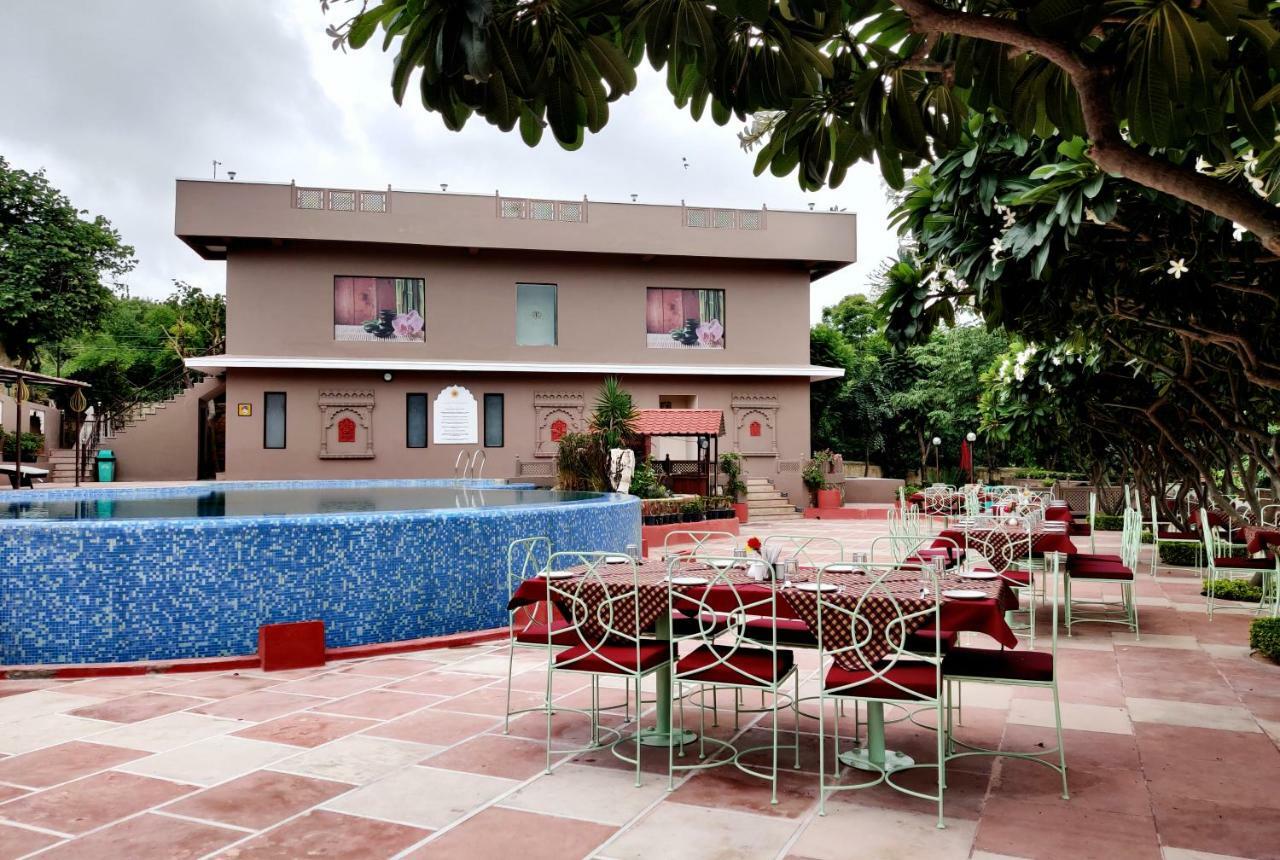 Araliayas Resort & Spa Udaipur Exterior photo
